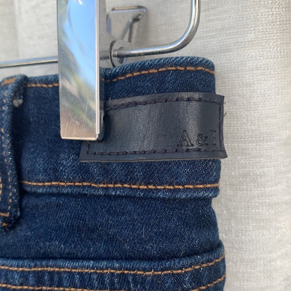 Abercrombie & Fitch Simone High Rise Ankle Flare Raw Hem Jeans - Picture 9 of 12